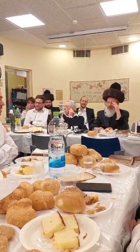 האדמו"ר מפאשקאן בטיש 