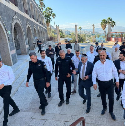 בכירי המשרד לשירותי דת וכוחות ההצלה והביטחון בסיור מקיף במתחם ציון רבי מאיר בעל הנס 