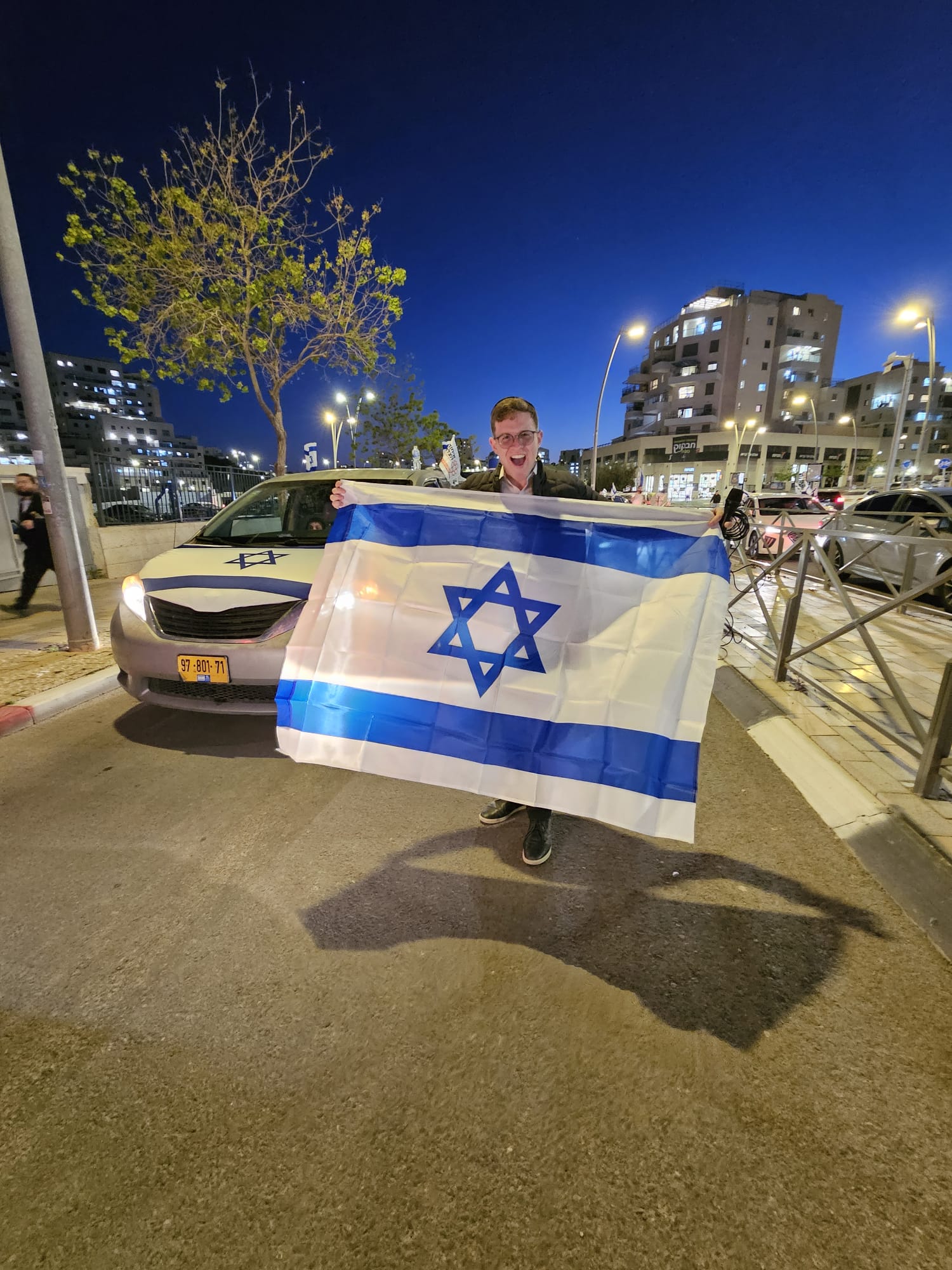 דגלים, שיירות ועימותים: כך נראה הקרב ברמה ד' בבית שמש על יום העצמאות