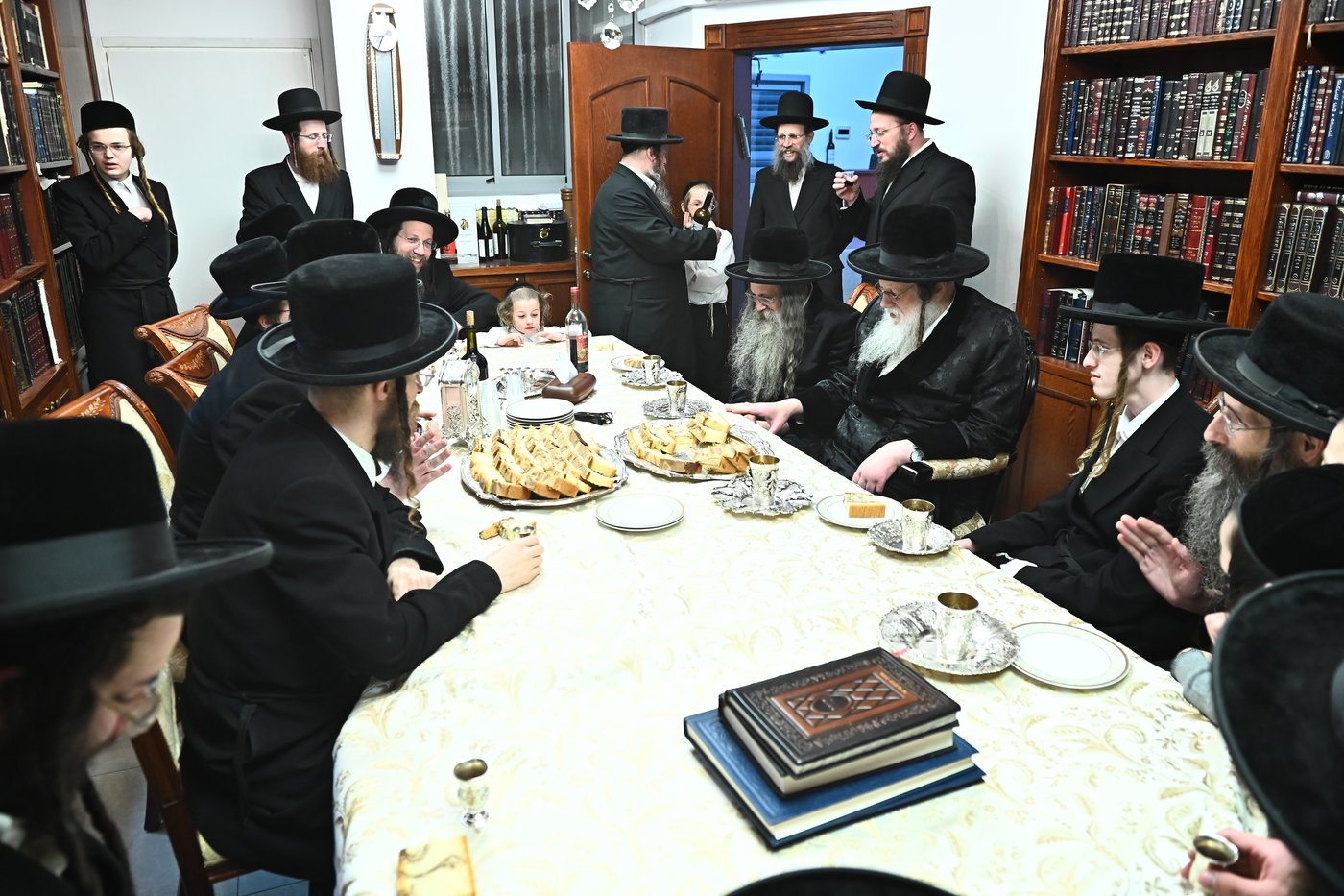 שמחת בית מודז'יץ - נדבורנה - יארוסלב - אופלה