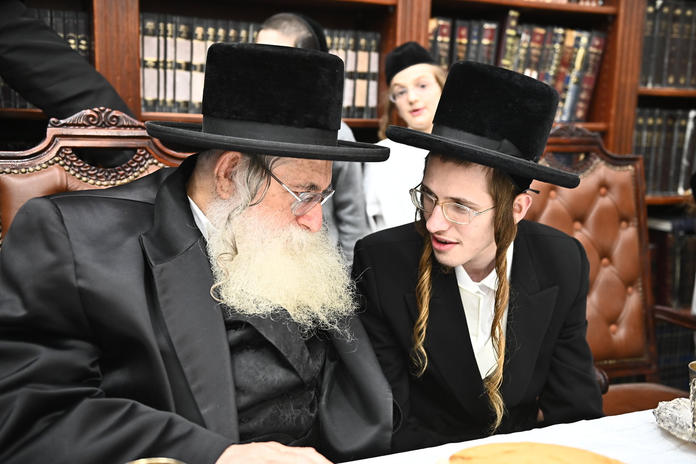 שמחת בית מודז'יץ - נדבורנה - יארוסלב - אופלה