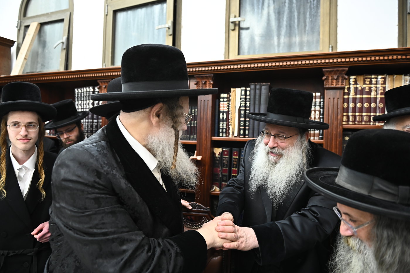 שמחת בית מודז'יץ - נדבורנה - יארוסלב - אופלה