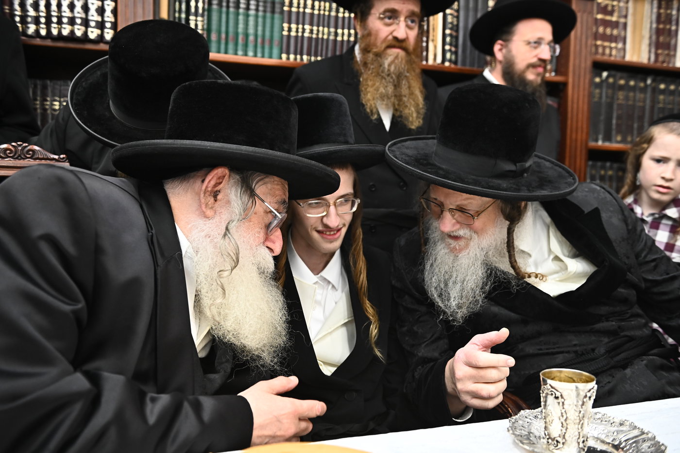 שמחת בית מודז'יץ - נדבורנה - יארוסלב - אופלה