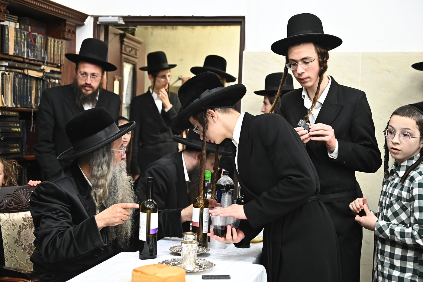 שמחת בית מודז'יץ - נדבורנה - יארוסלב - אופלה