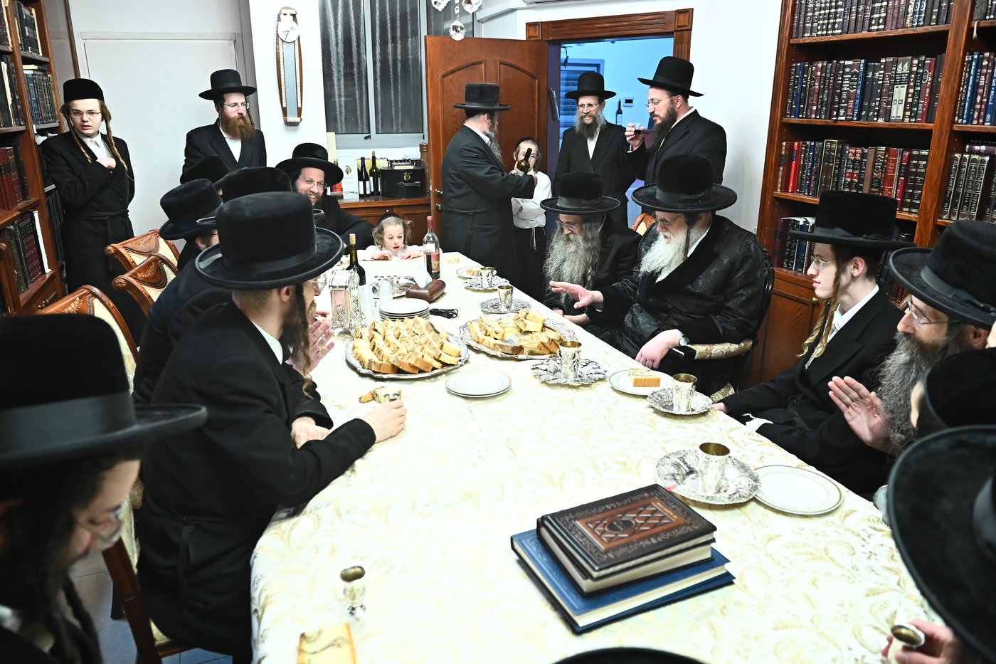 שמחת בית מודז'יץ - נדבורנה - יארוסלב - אופלה