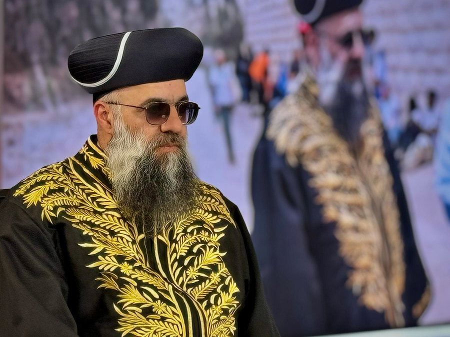 מי התיר לך עלייה להר הבית ושירת נשים? הרב אייל ציונוב ההדור בגלימת הראשון לציון בריאיון סוער