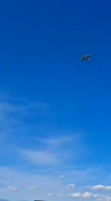 הרכב צונח ומתרסק אל הקרקע