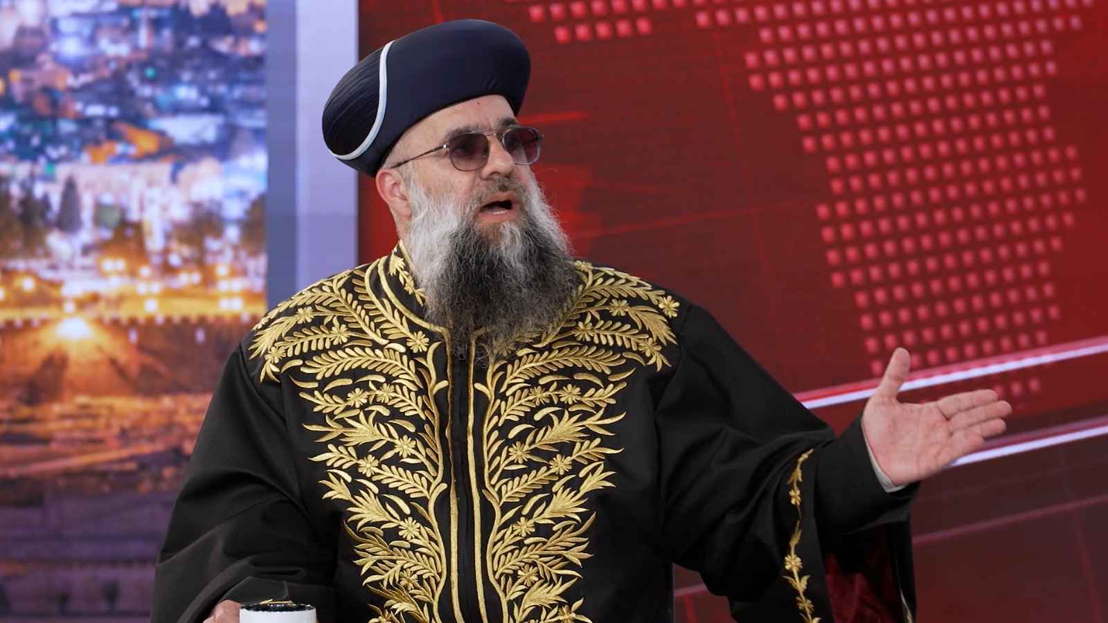 "מי התיר לך?!" | הריאיון הסוער עם ר' אייל ציונוב המתהדר בגלימת הראשון לציון וטען שהוא המשיח