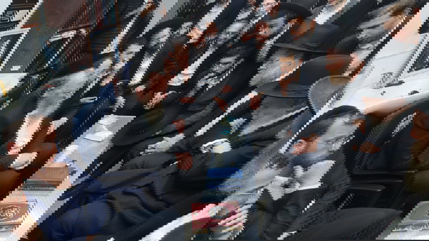 הגרמ"ה הירש בניחום אבלים