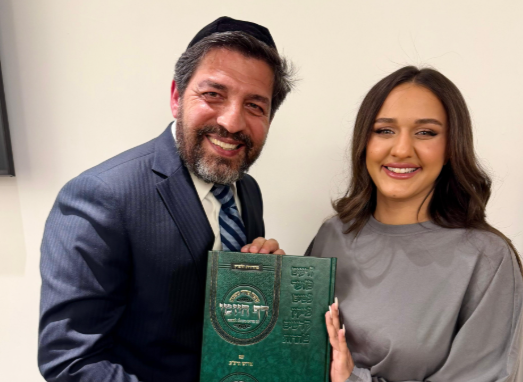 רב הסלבס ערך סיום מסכת במופע - "כדי לאפשר שמיעת מוזיקה"