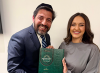 רב הסלבס ערך סיום מסכת במופע - "כדי לאפשר שמיעת מוזיקה"