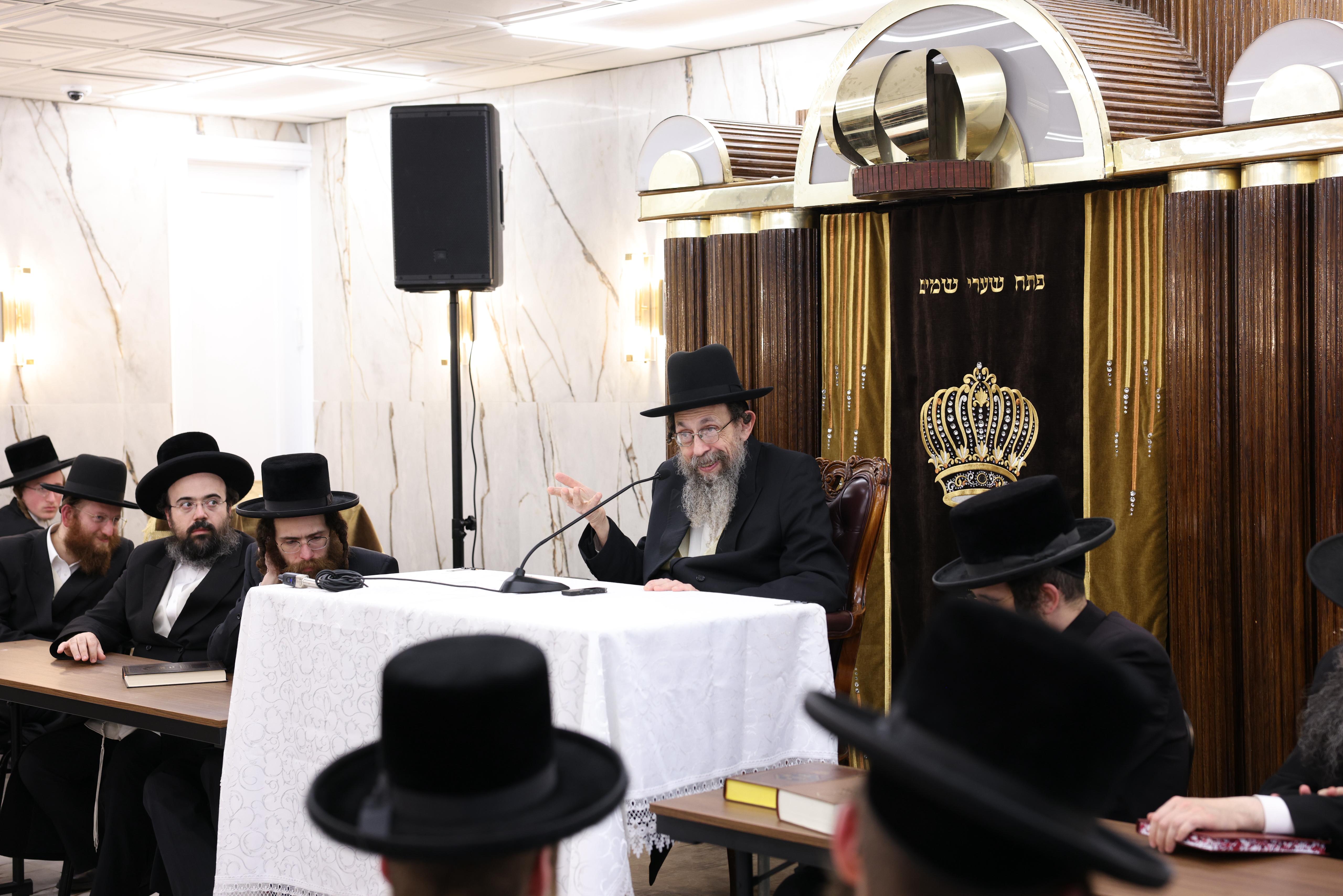 האדמו"ר מתולדות יהודה סטוטשין בפתיחת הזמן