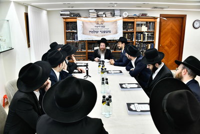 הכינוס במעונו של הגר"ע פריד