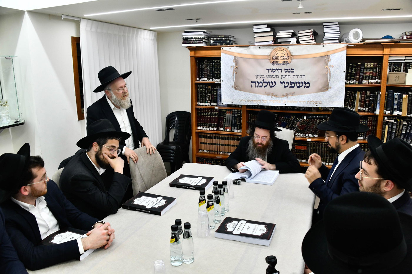 הכינוס במעונו של הגר"ע פריד