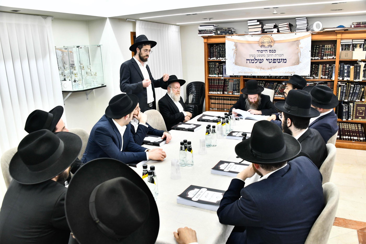 הכינוס במעונו של הגר"ע פריד