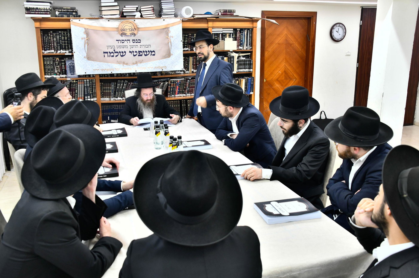 הכינוס במעונו של הגר"ע פריד