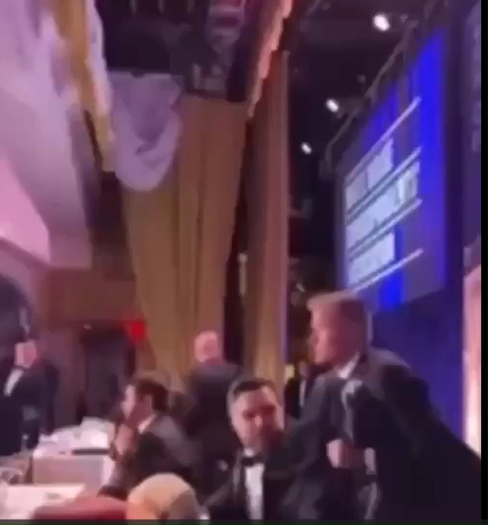 ואמס ראון טראמפ מועד תחת אש