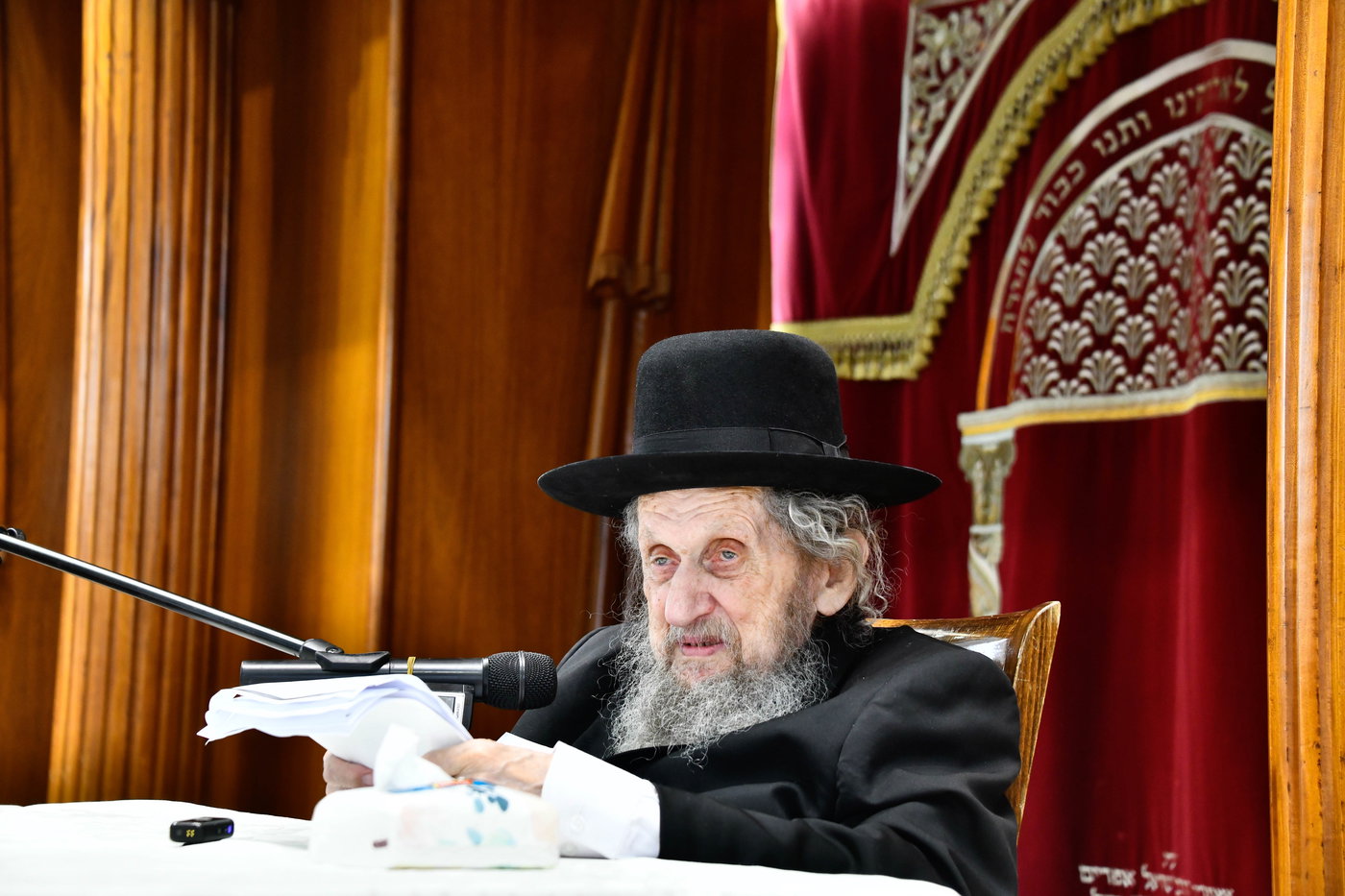 הגר"ד לנדו בשיחה בישיבת פוניבז'