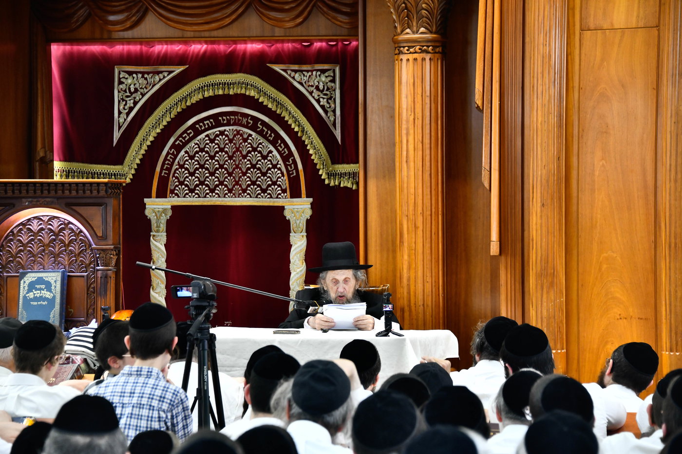 הגר"ד לנדו בשיחה בישיבת פוניבז'