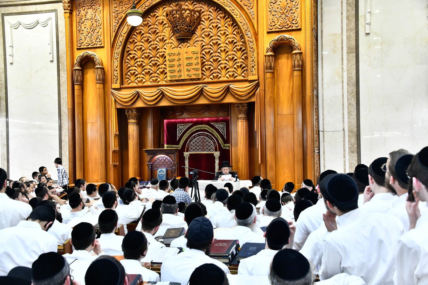 הגר"ד לנדו בשיחה בישיבת פוניבז'