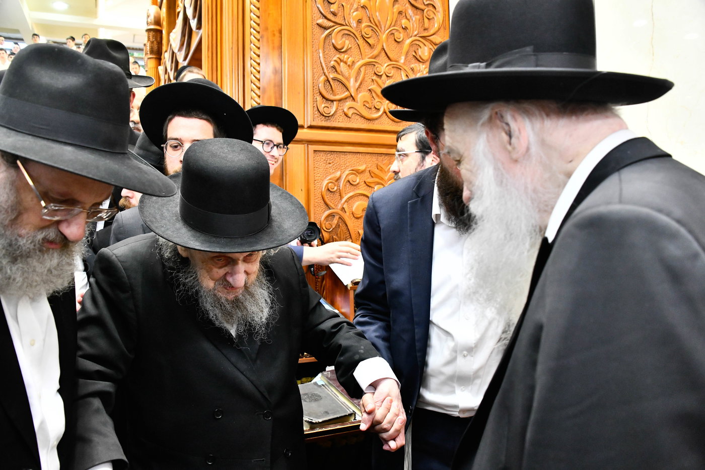 הגר"ד לנדו בשיחה בישיבת פוניבז'