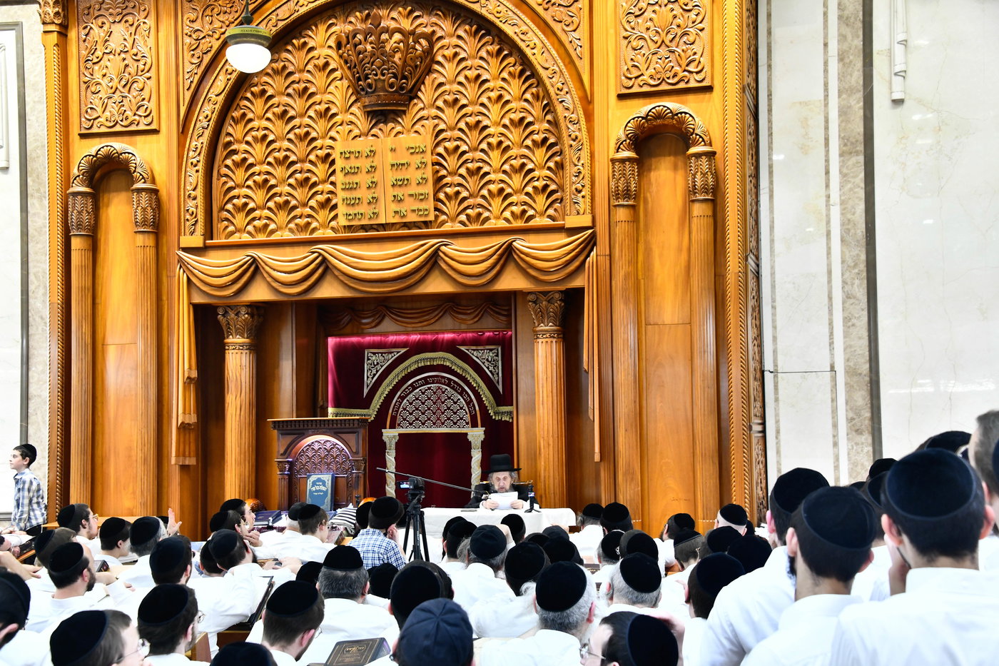 הגר"ד לנדו בשיחה בישיבת פוניבז'