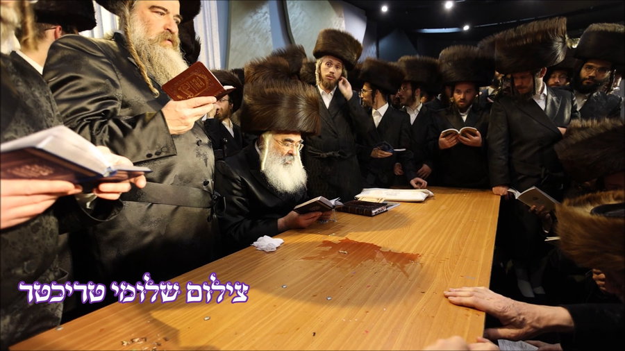 האדמו"ר מדושינסקיא בספירת העומר והבדלה