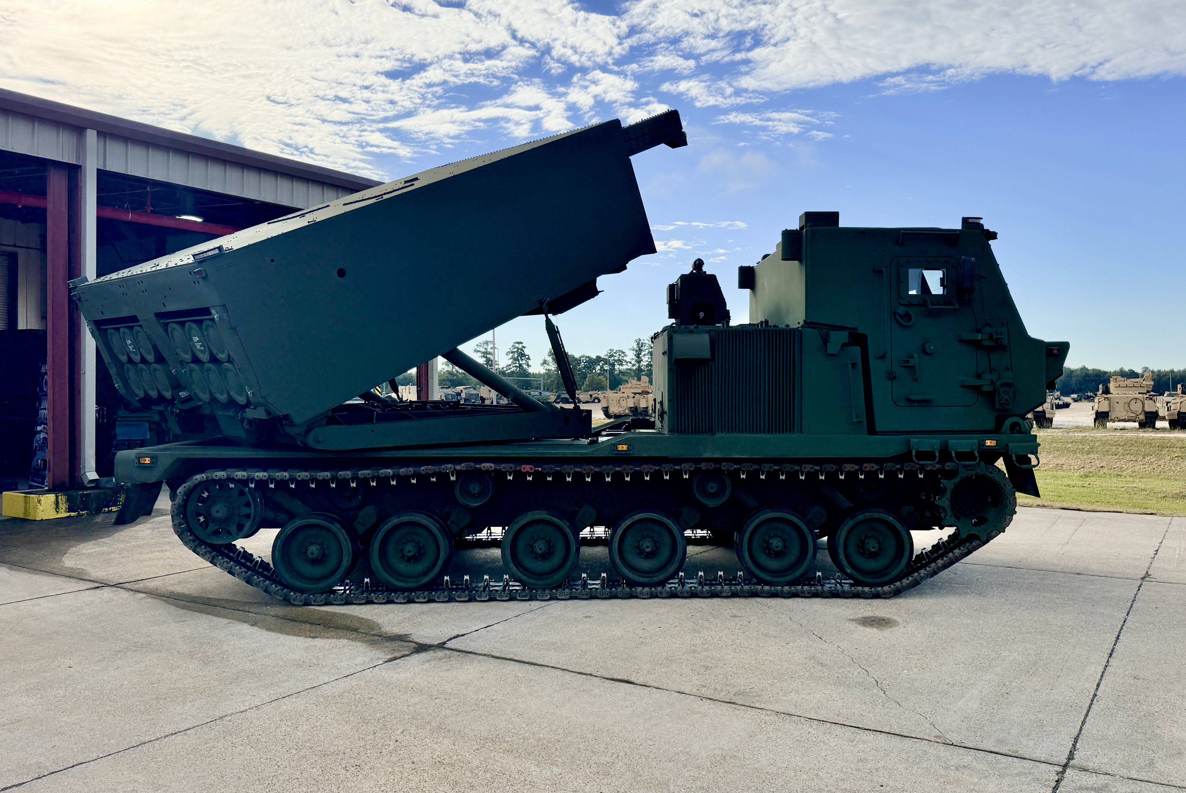 שתי מערכות רקטות שיגור מרובות M270A2