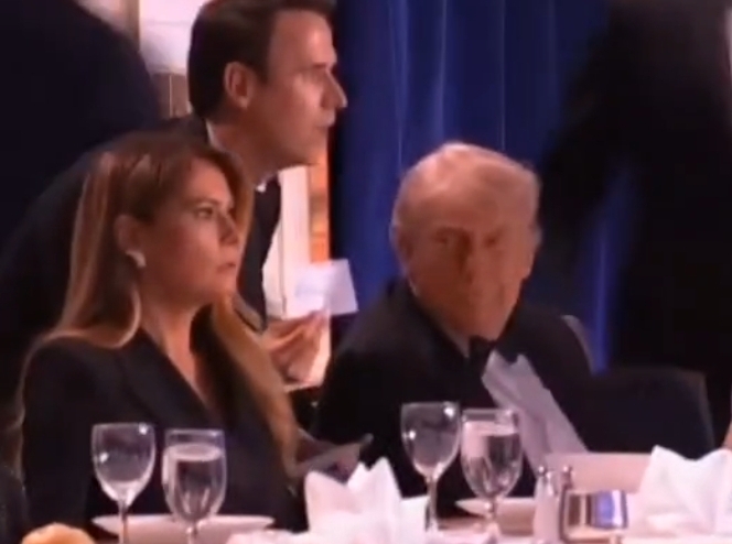 דרמה בבית הלבן: הנשיא פונה על ידי מאבטחיו לאחר שקולות ירי נשמעו באולם בו נכח