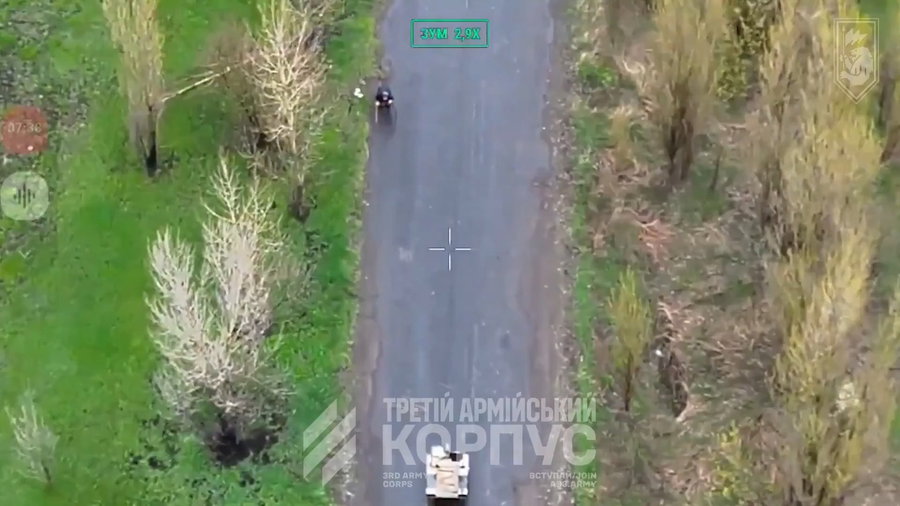 חילוץ האישה המבוגרת משטח האש 