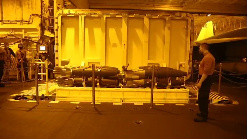 חימוש מבצכי על סיפון נושאת המטוסים