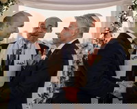 מתקפת AI קורעת: הממים והתמונות המשעשעות לאחר הודעת החיבור בנט-לפיד