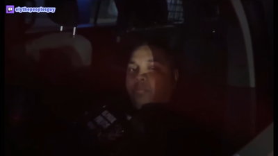 חורך את הרשת: שוטר שהוצב בשמירה על הבית הלבן נתפס ישן - והתגובה הקיצונית