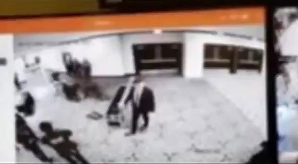 הרגע בו קול אלן פרץ את מערך האבטחה בסמוך לאירוע