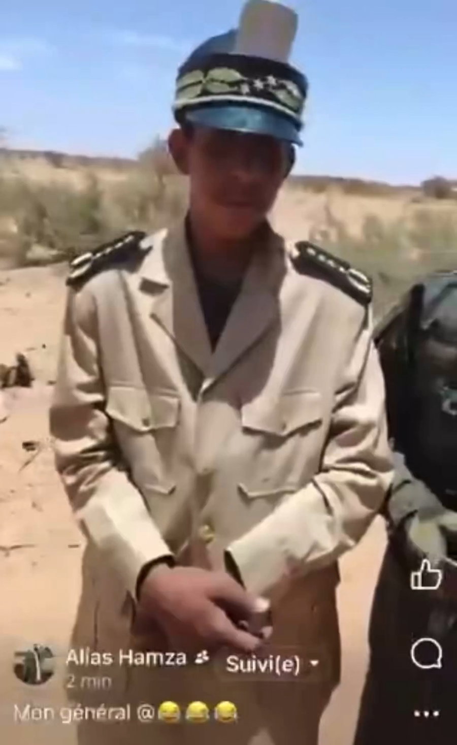 כוחות הטוארג הבדלניים של אל-קאעידה (JNIM) שפתחו היום במתקפה ארצית משותפת על החונטה של ​​מאלי ובעלות בריתה הרוסיות, משפילים כעת את יריביהם ברשתות החברתיות. בסרטון זה נראים לוחמים מציגים את מדיו של מושל קידאל, אל חאג' אג גאמו, לאחר כיבוש העיר.