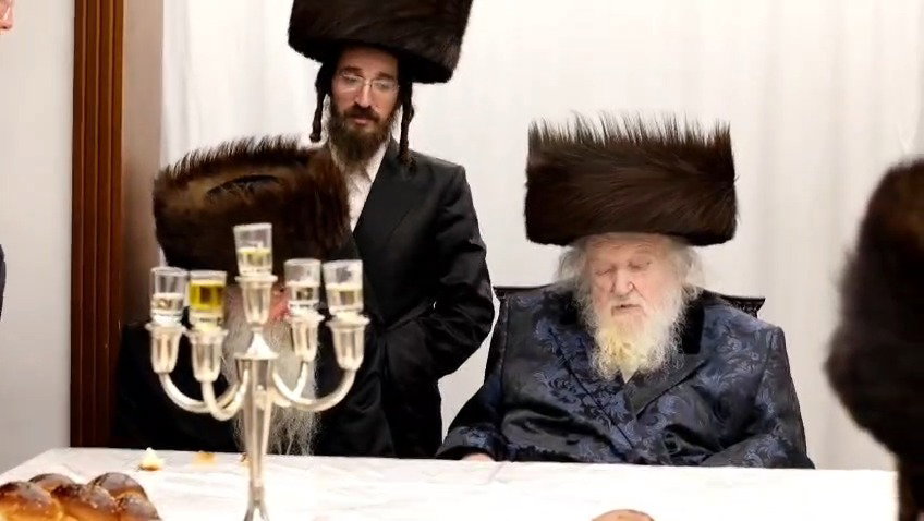 מוצאי שב"ק אצל הגר"מ שטרנבוך