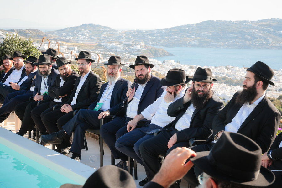 איך מגיעים ליהודים האנוסים? 100 רבנים התכנסו לוועידה באי מיקונוס