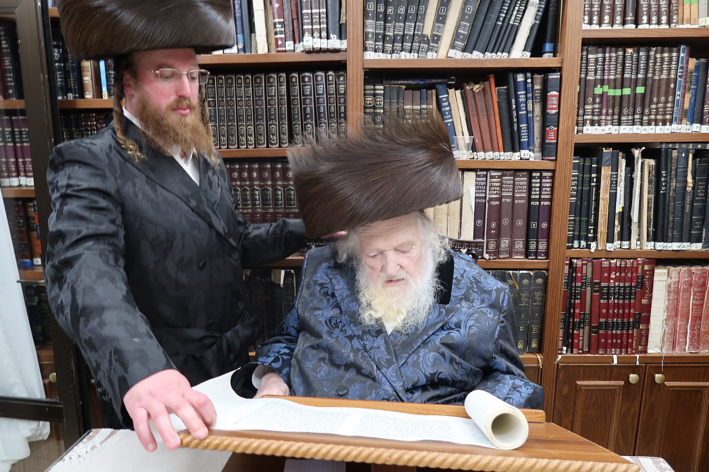 ערב ומוצאי שבת אצל הגר"מ שטרנבוך