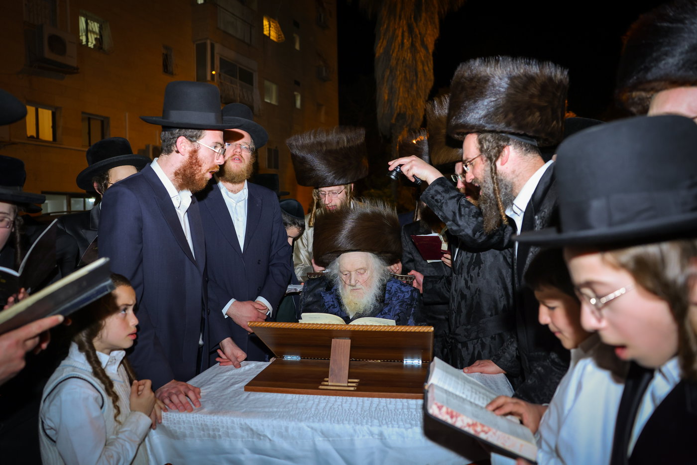 ערב ומוצאי שבת אצל הגר"מ שטרנבוך