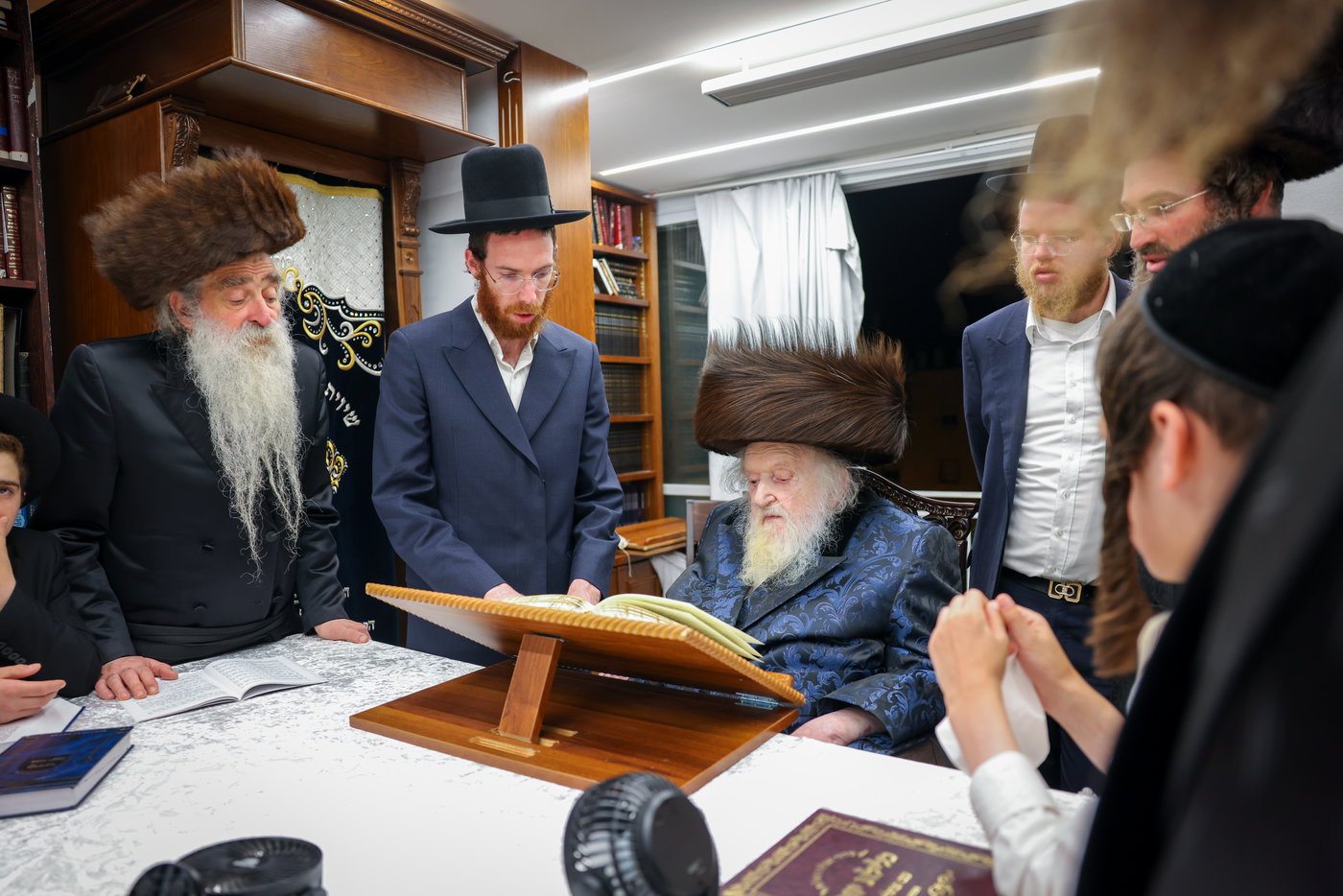 ערב ומוצאי שבת אצל הגר"מ שטרנבוך