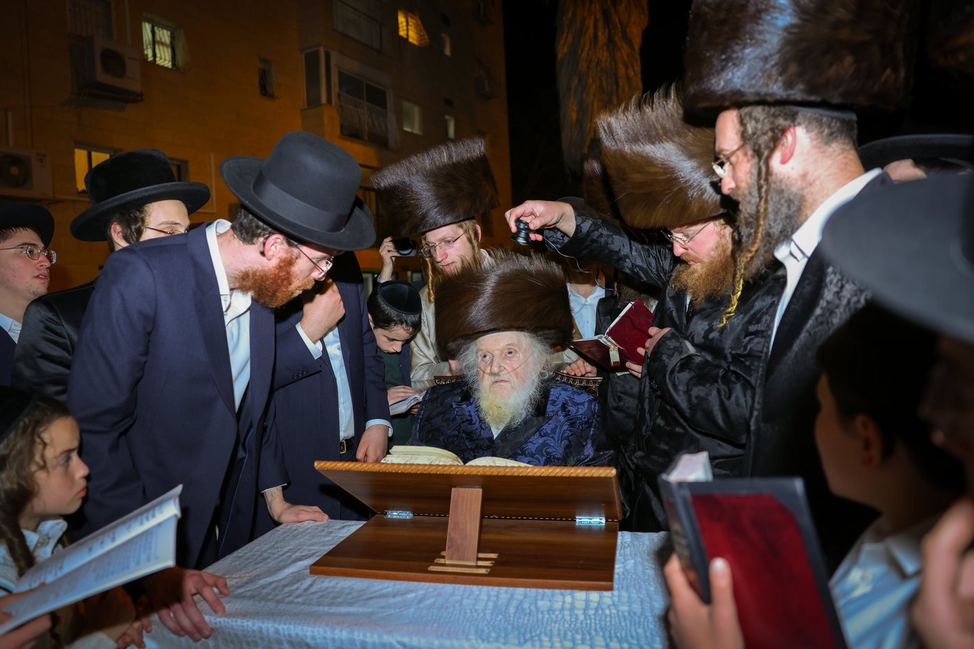 ערב ומוצאי שבת אצל הגר"מ שטרנבוך