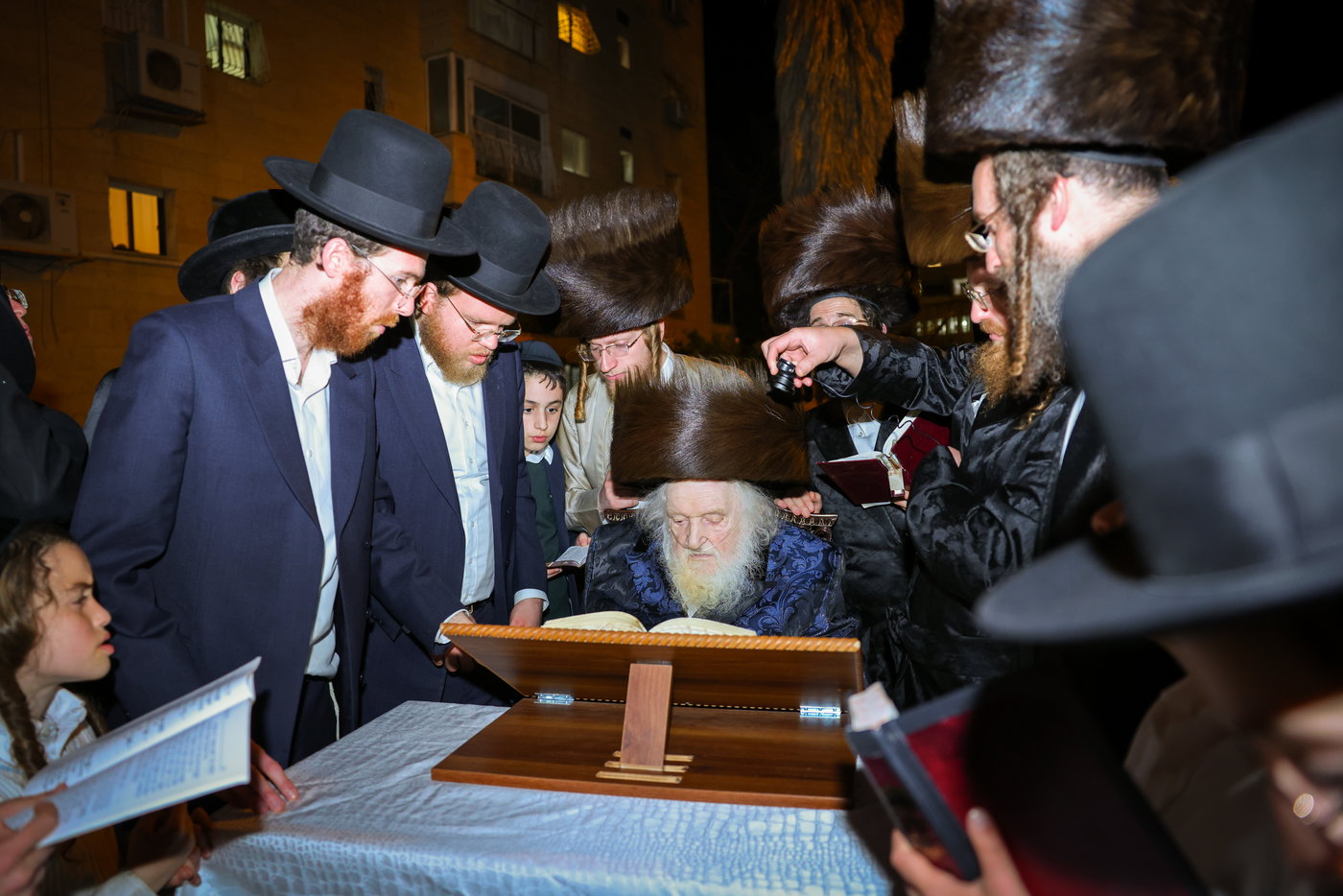 ערב ומוצאי שבת אצל הגר"מ שטרנבוך