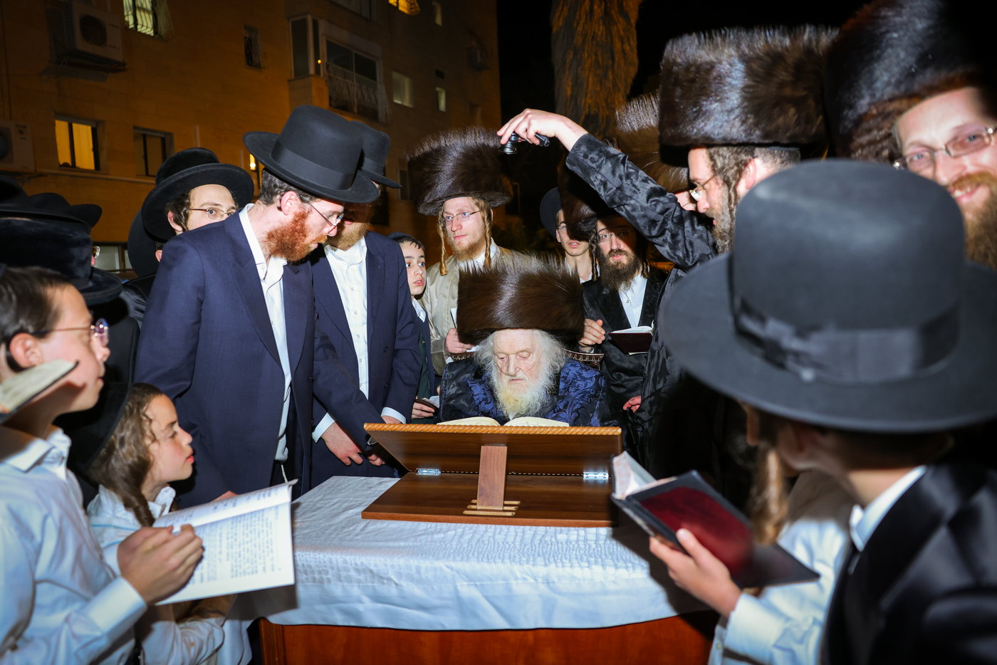 ערב ומוצאי שבת אצל הגר"מ שטרנבוך