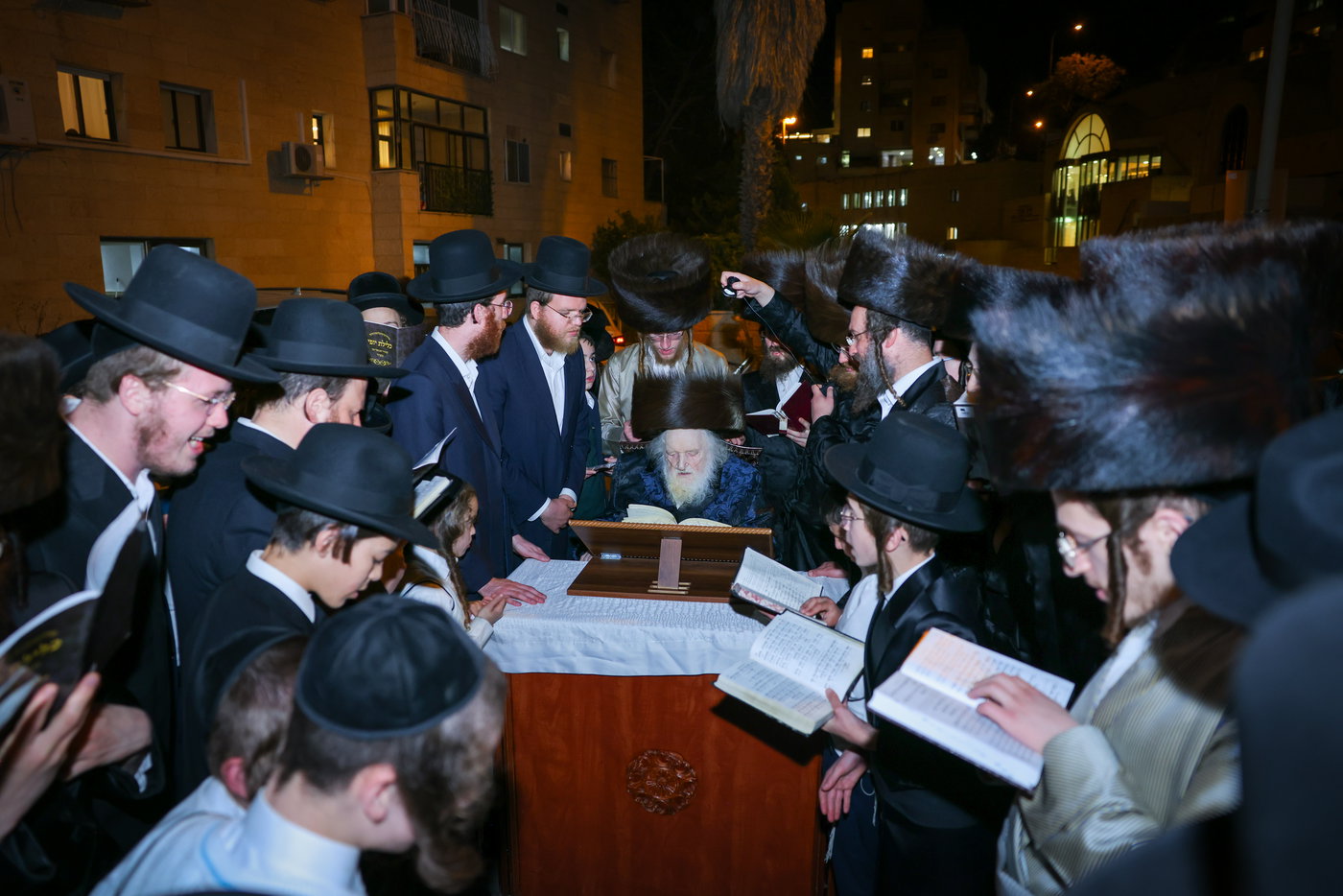 ערב ומוצאי שבת אצל הגר"מ שטרנבוך