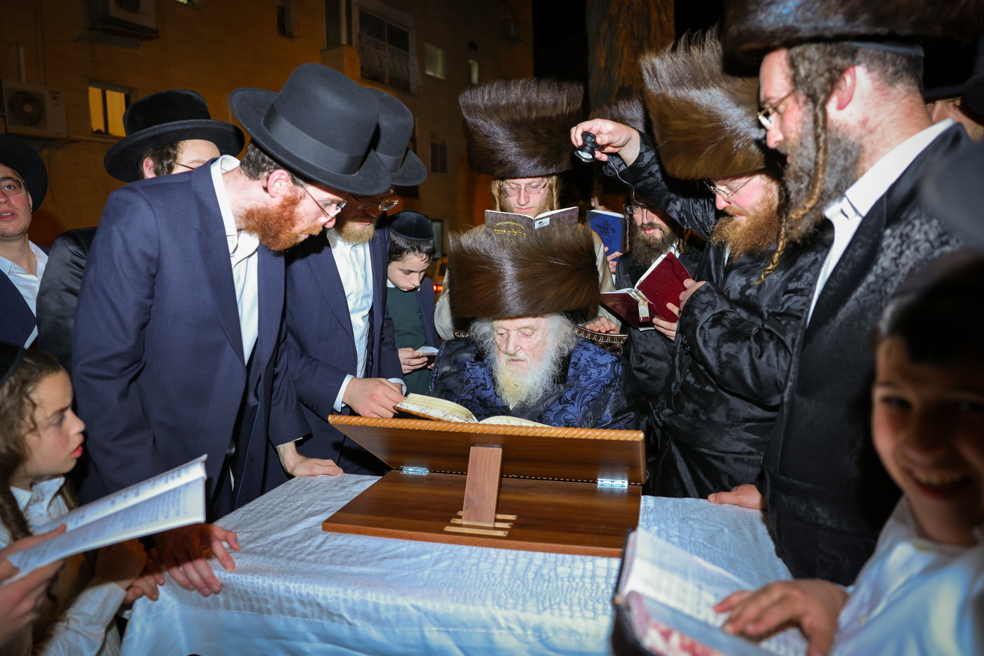 ערב ומוצאי שבת אצל הגר"מ שטרנבוך