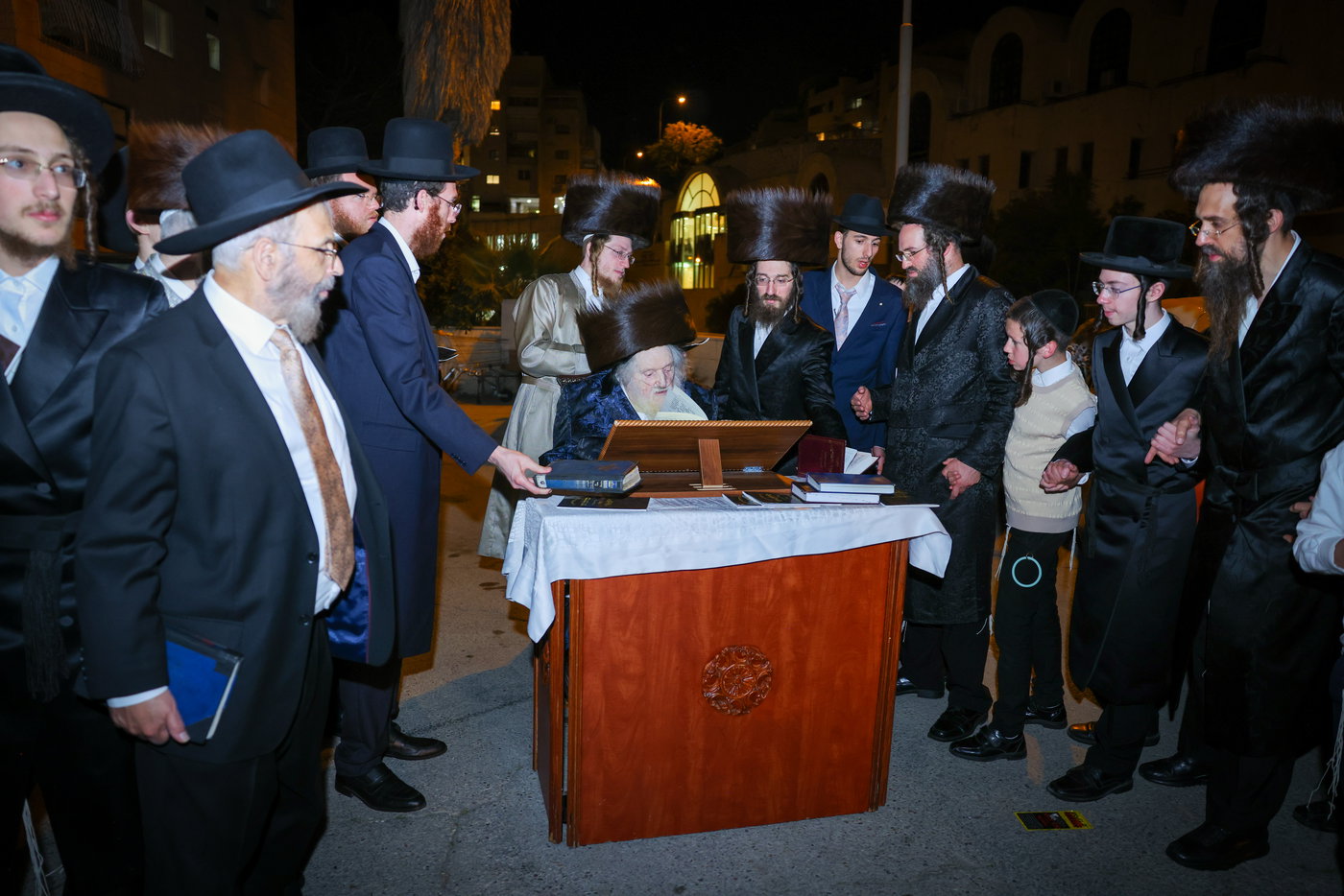 ערב ומוצאי שבת אצל הגר"מ שטרנבוך