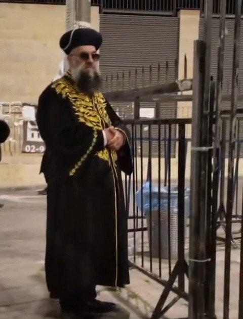 ציונוב מנסה להתקבל למעונו של האדמו"ר מגור