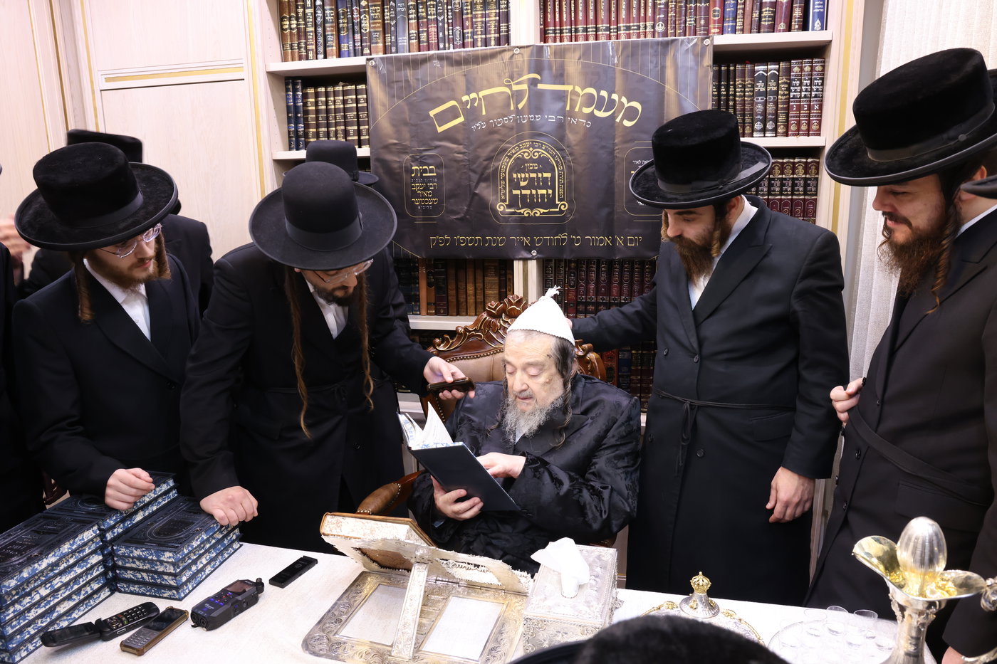 המעמד במעונו של הגרי"מ שכטר