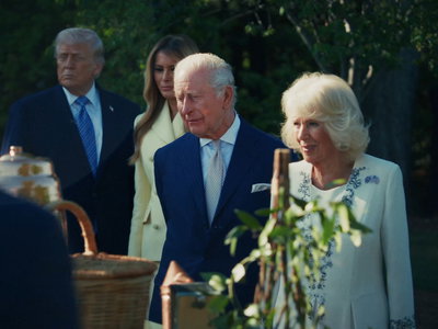 המלך, כוורת הדבש - והצנצנות על שם קמילה: כך נראה הביקור המלכותי בגינת הבית הלבן