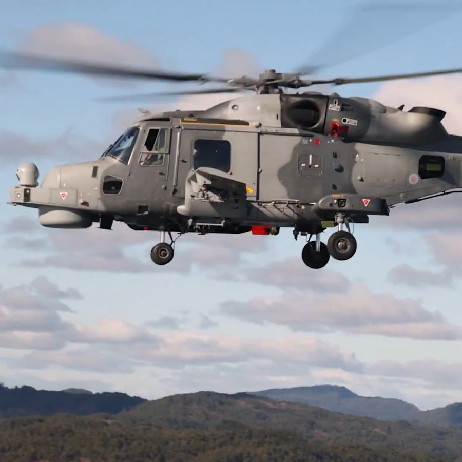 מסוקי קרב בריטים חמושים בטילים וכטב"מים 